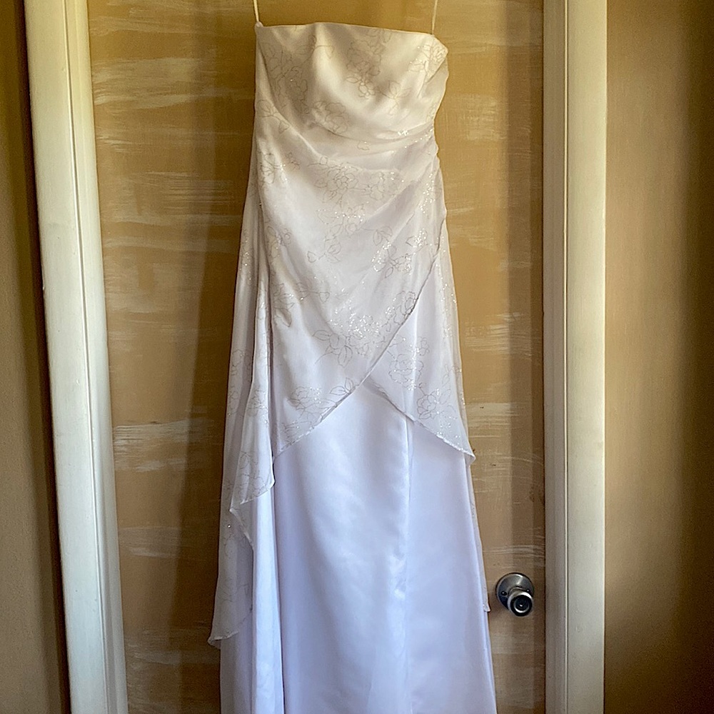 EUC WHITE STRAPLESS DRESS prom/wedding/formal